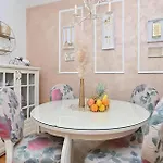 شقة 2 Bedroom Awesome In ماكارسكا