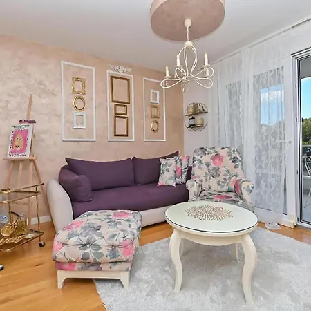 2 Bedroom Awesome In Apartman *