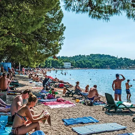 2 Bedroom Awesome In Apartman