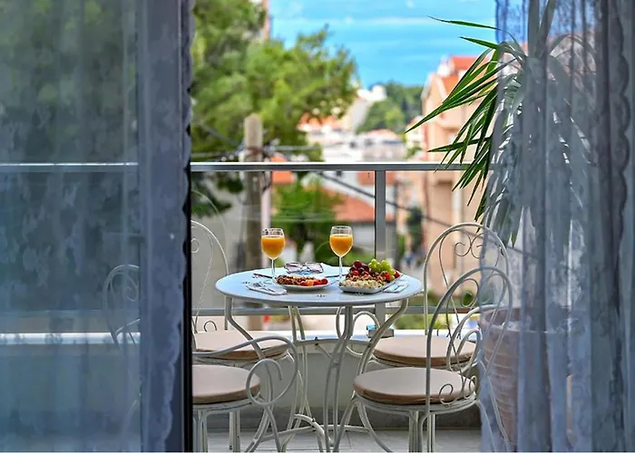 2 Bedroom Awesome In Apartment