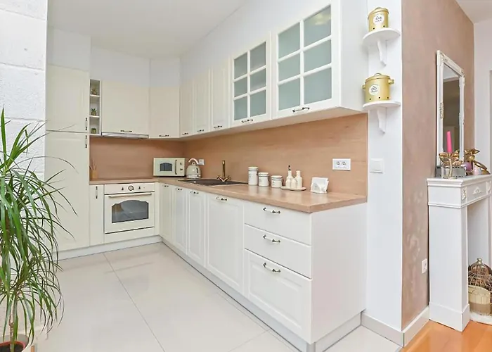 2 Bedroom Awesome In Appartamento *