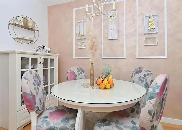 Apartment 2 Bedroom Awesome In Makarska