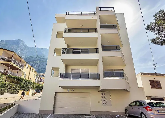 Appartamento 2 Bedroom Awesome In Makarska