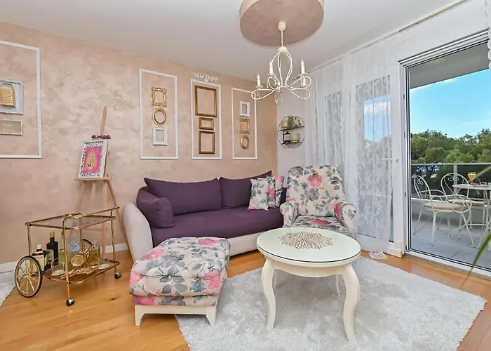 2 Bedroom Awesome In Appartamento *